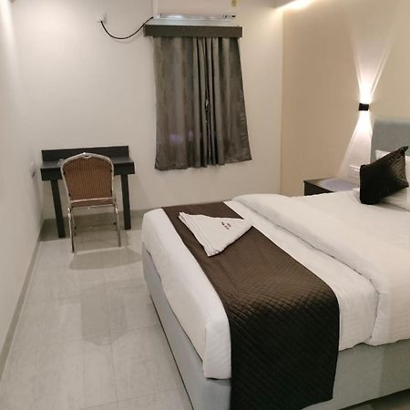 Hotel Paramount วิสาขปัตนัม ภายนอก รูปภาพ
